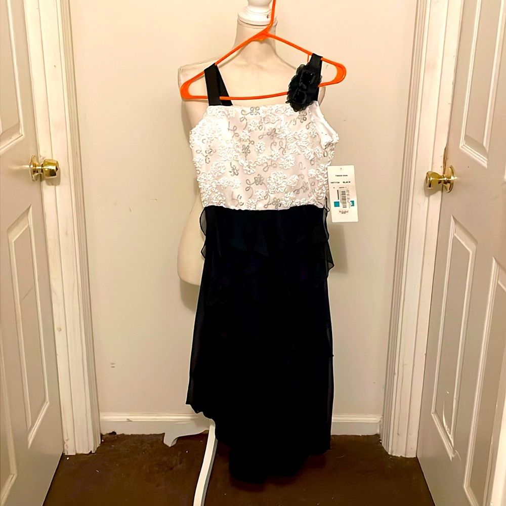 Tween Diva black & white dress new tag attached size 16